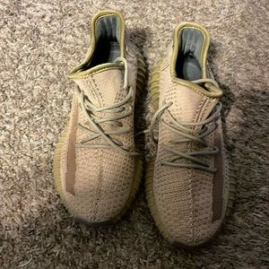 Yeezy Earth size 7